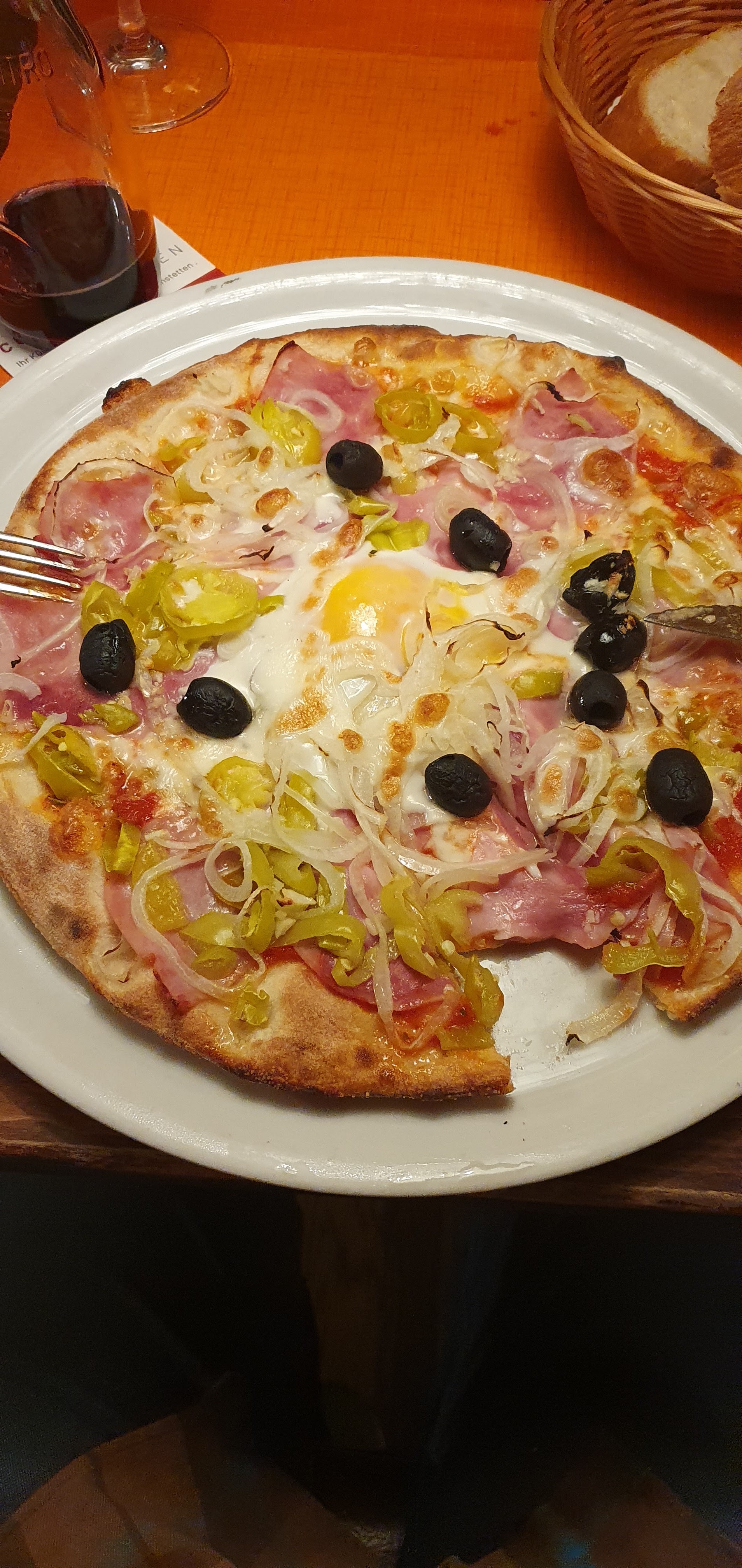 Pizza auf der Terrasse von La Piazza